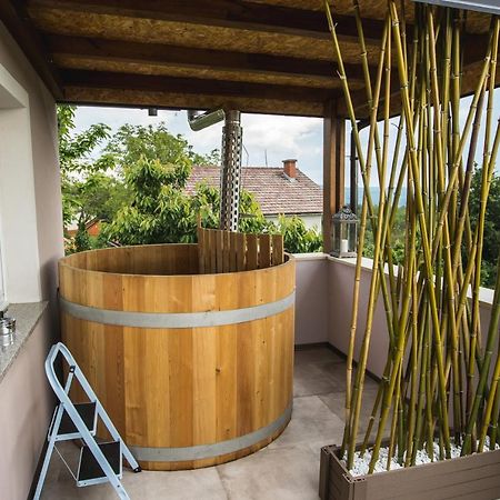 Apartment Ma&Ja With Hot Tub Metlika Exteriér fotografie