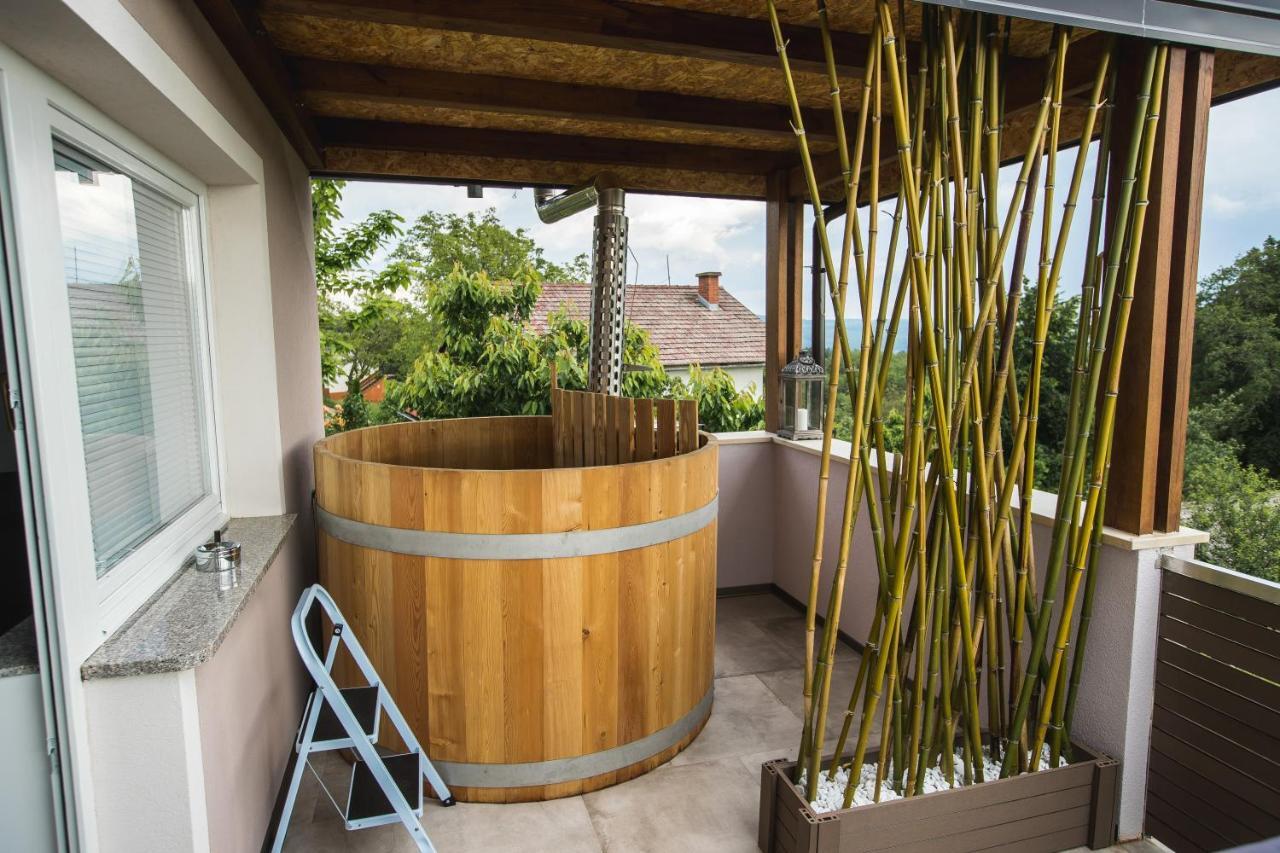 Apartment Ma&Ja With Hot Tub Metlika Exteriér fotografie